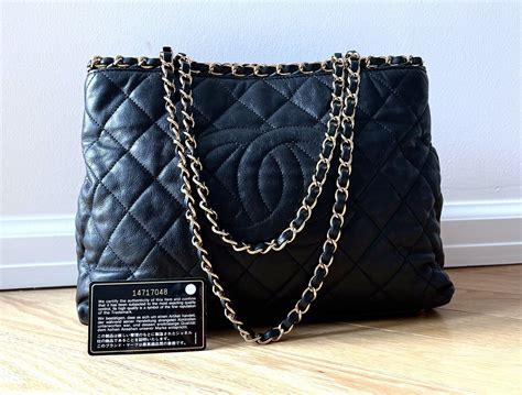 chanel chain around tote.